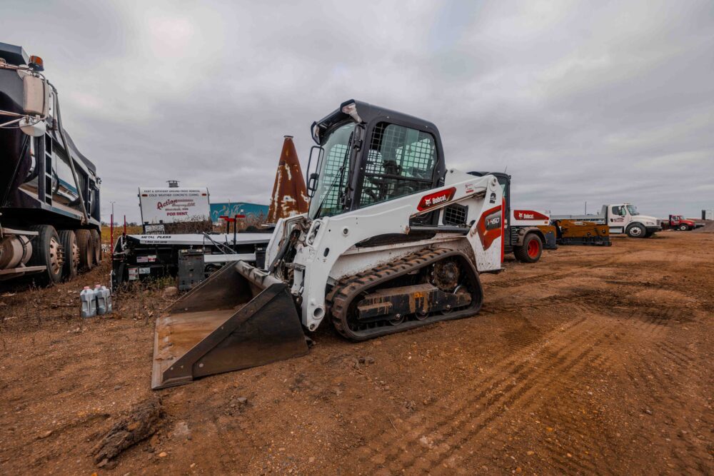 2023 Bobcat Compact Track Loader T450