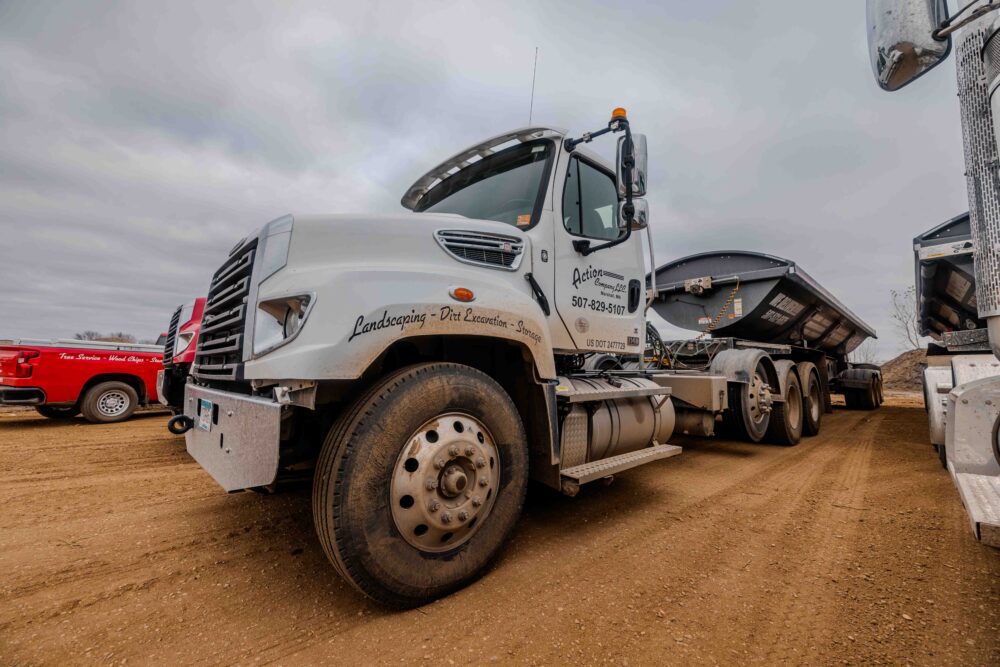 2021 Freightliner Semi Truck M2 106