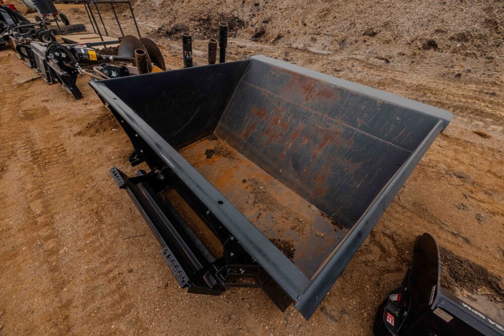 Bobcat Dumping Hopper Attachment - Image 3