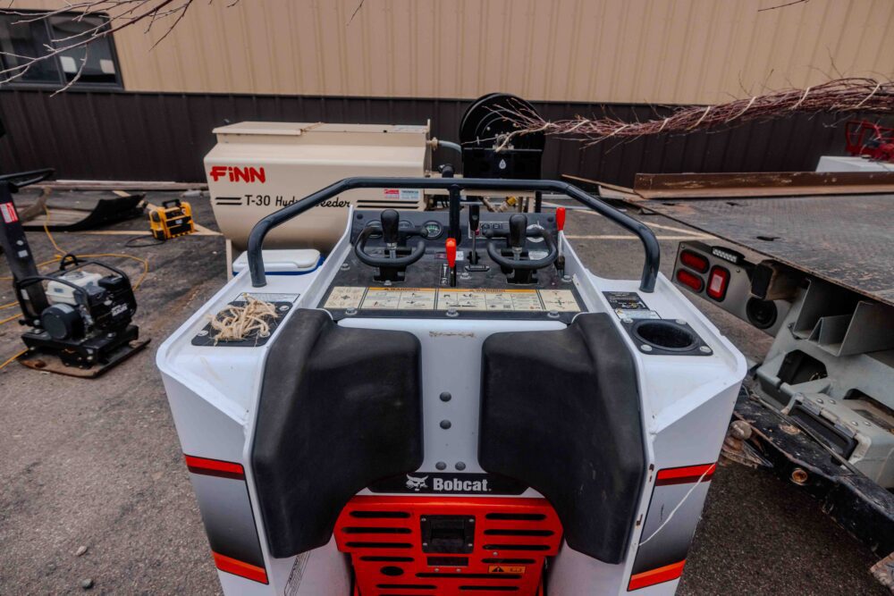 Bobcat MT100 Mini Track Loader - Image 3